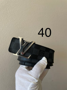 Louis Vuitton damier cobalt initials belt sz 40 (fits 34-38)